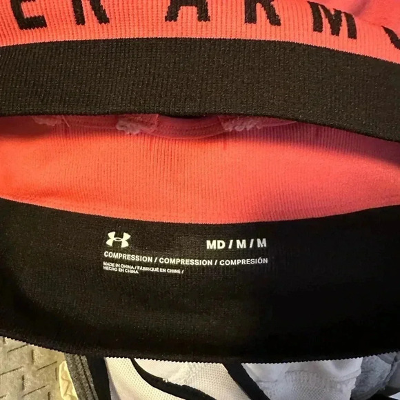 Under Armour sports Bra - Picture 3 of 9